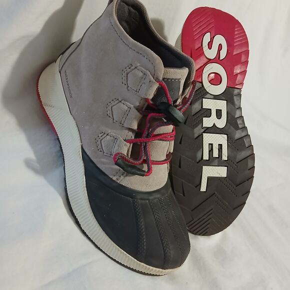 Sorel Out N About Classic Girls size 5 Winter Boots WaterProof Gently Worn - Picture 1 of 10